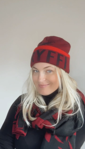 Harry Potter Gryffindor Luxury Adults Beanie & Jacquard Scarf Set